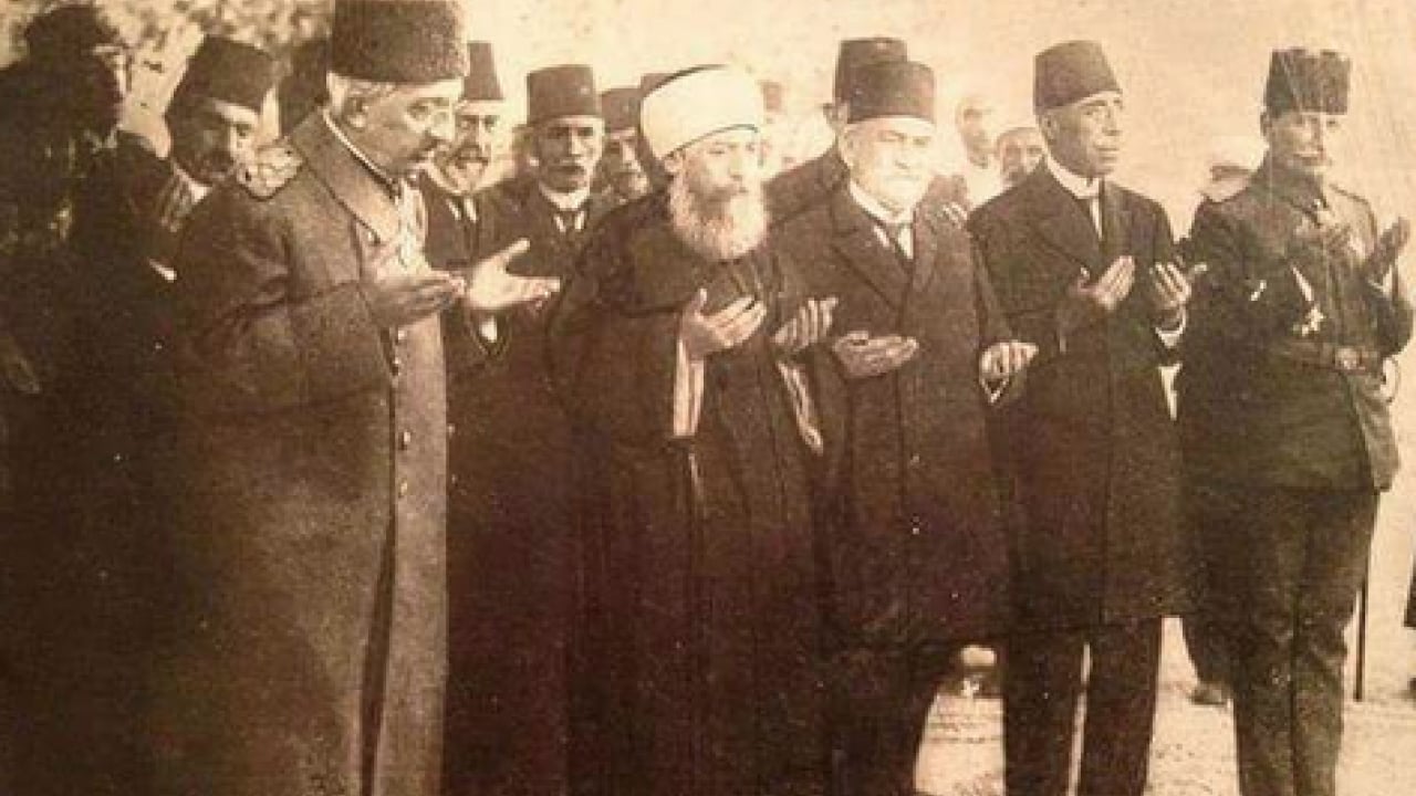 Foto - Sultan Vahîdüddîn Han'a iade-i itibar yapılmalı, naaşı Şam'dan İstanbul'a getirilmelidir...