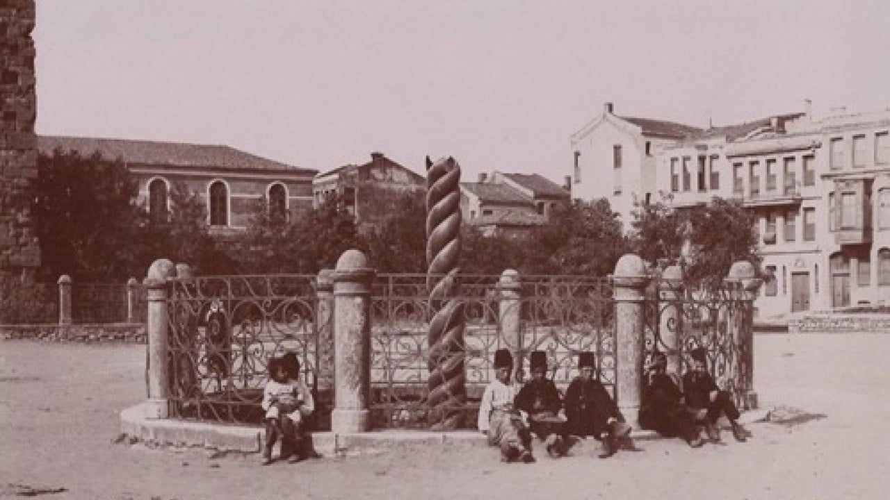 Foto - Sultanahmet'teki kayıp yılanlı sütunun gizemini açıkladı: Koruyucu bir tılsımdı çalındıktan sonra olanlar oldu