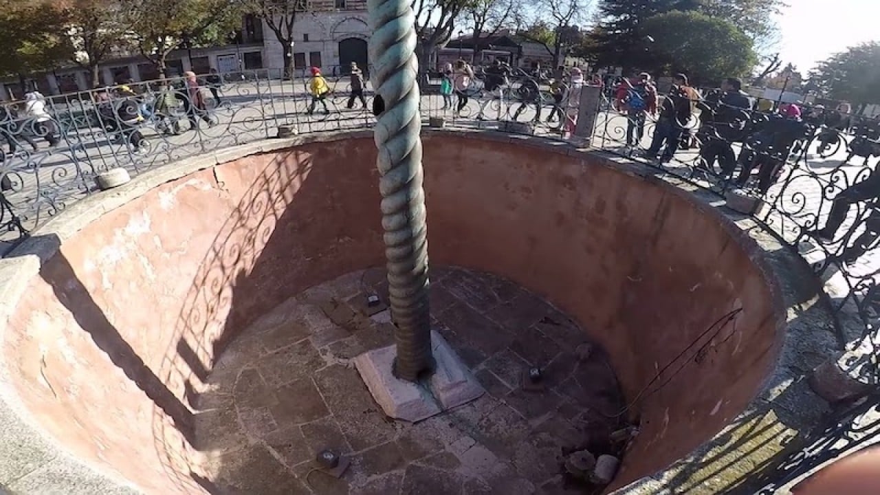 Foto - Sultanahmet'teki kayıp yılanlı sütunun gizemini açıkladı: Koruyucu bir tılsımdı çalındıktan sonra olanlar oldu