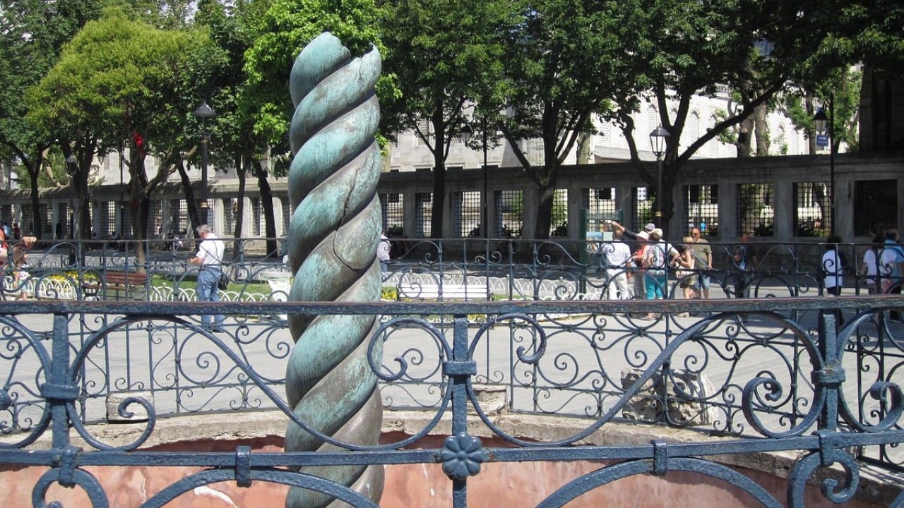 Foto - Sultanahmet'teki kayıp yılanlı sütunun gizemini açıkladı: Koruyucu bir tılsımdı çalındıktan sonra olanlar oldu