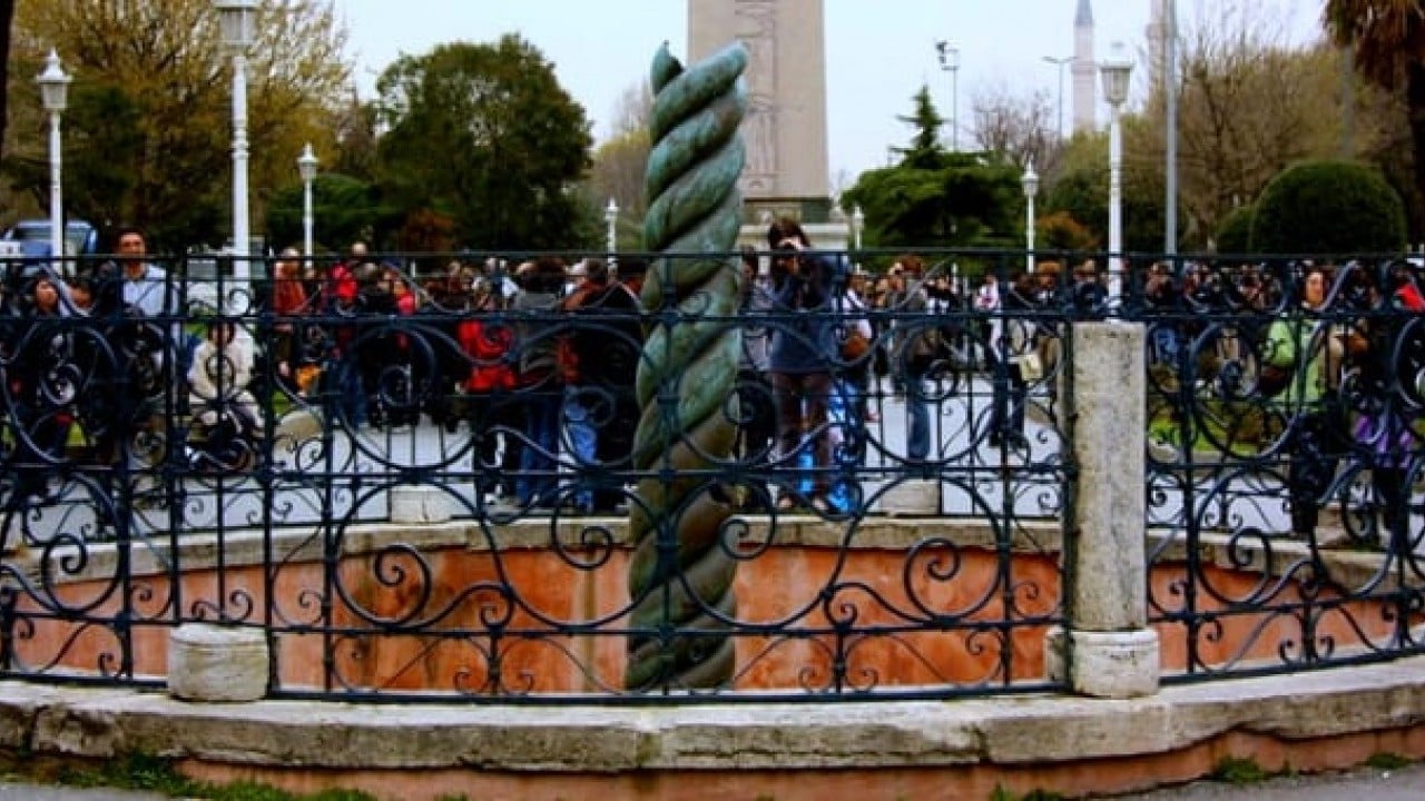 Foto - Sultanahmet'teki kayıp yılanlı sütunun gizemini açıkladı: Koruyucu bir tılsımdı çalındıktan sonra olanlar oldu