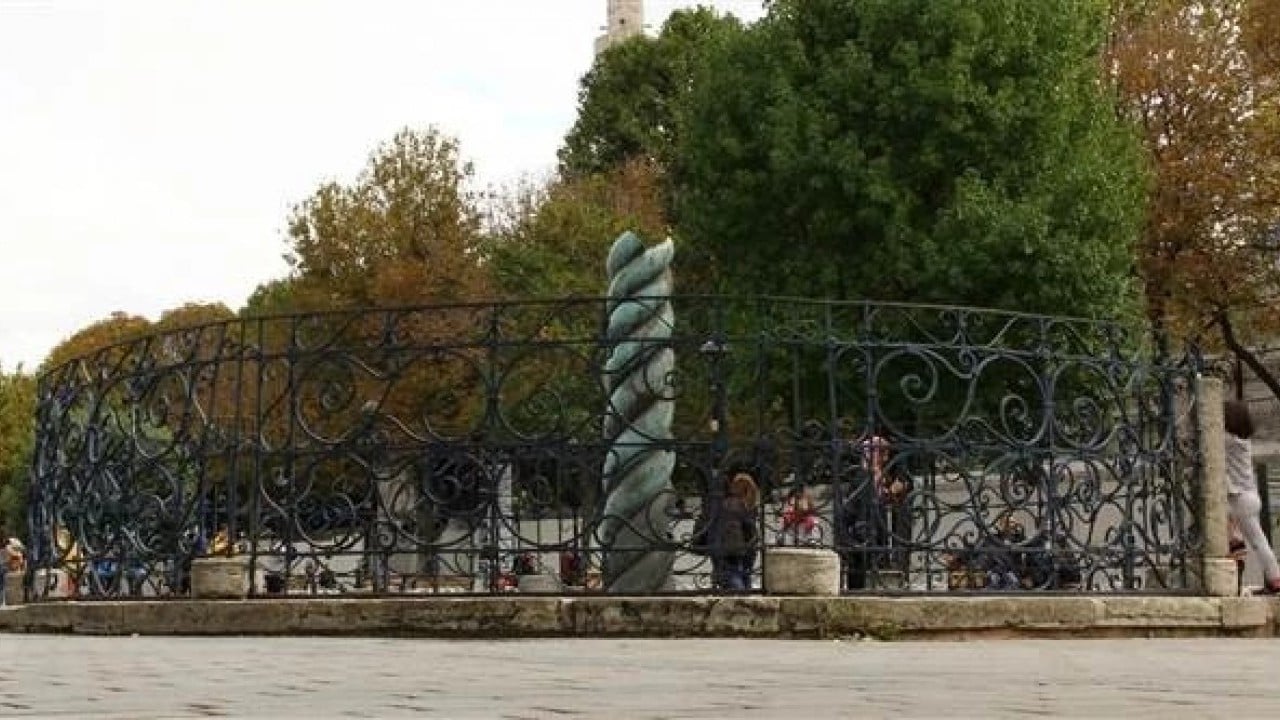 Foto - Sultanahmet'teki kayıp yılanlı sütunun gizemini açıkladı: Koruyucu bir tılsımdı çalındıktan sonra olanlar oldu