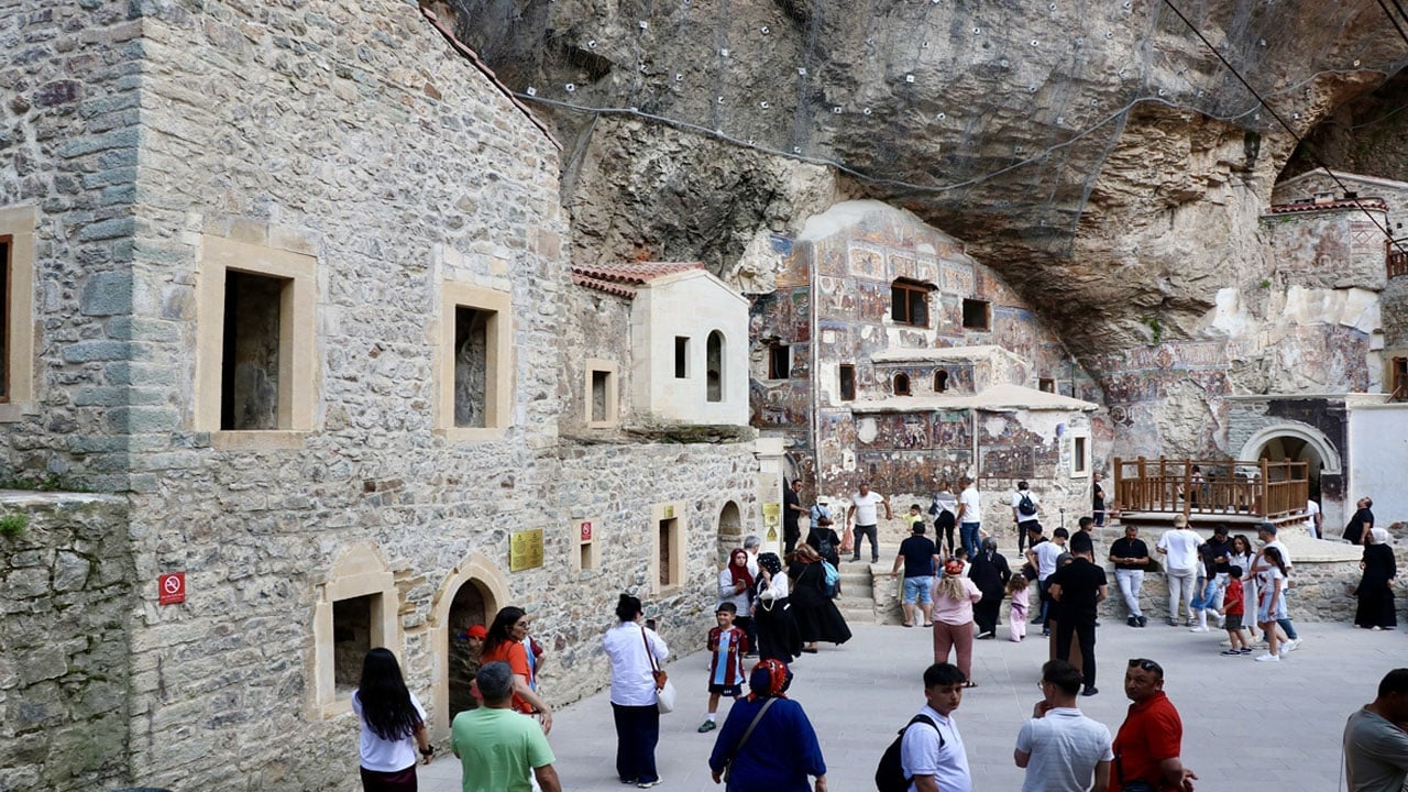 Foto - Sümela’ya akın var! 2 milyonu aşkın kişi gezdi