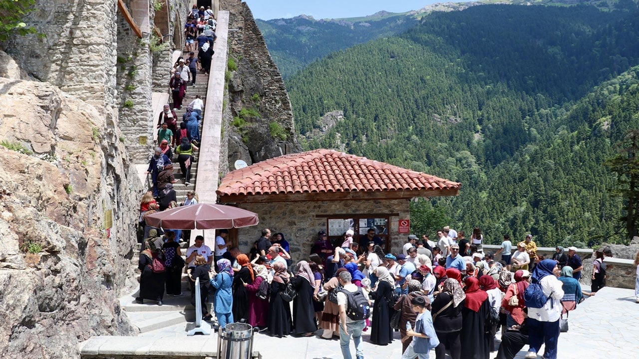 Foto - Sümela’ya akın var! 2 milyonu aşkın kişi gezdi