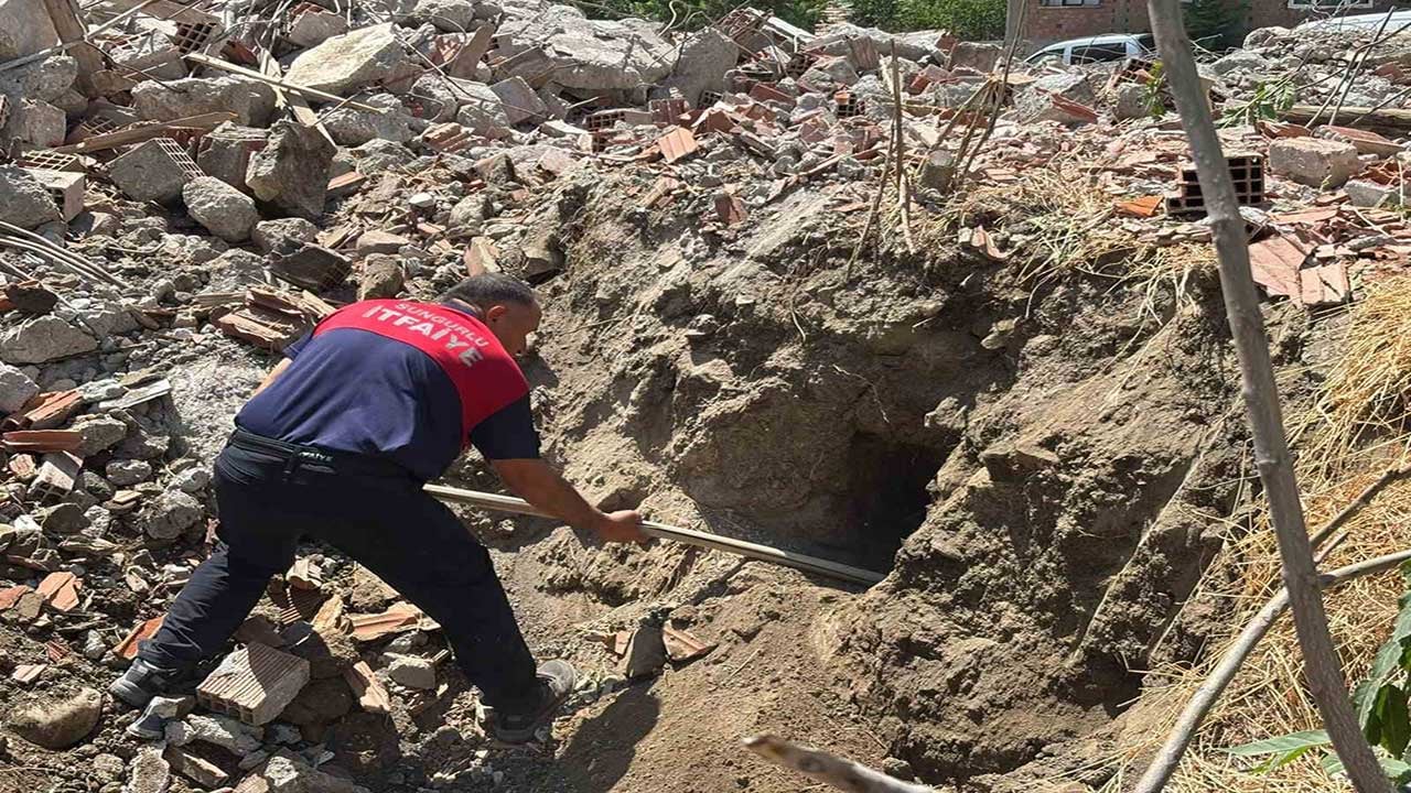 Foto - Sungurlu'da mucize kurtarış! Yıkıntıların altından gelen ses can kurtardı!