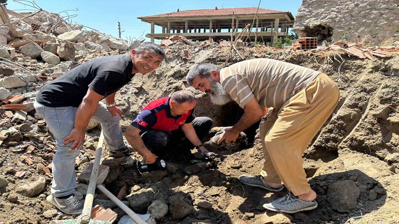 Sungurlu'da mucize kurtarış! Yıkıntıların altından gelen ses can kurtardı!