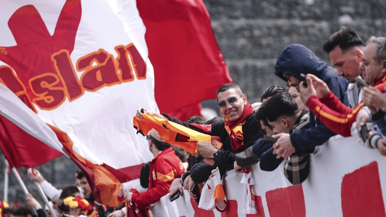 Foto - Süper Kupa'da yaşanmıştı... Dursun Özbek yağmurluk rezaletini unutturacak