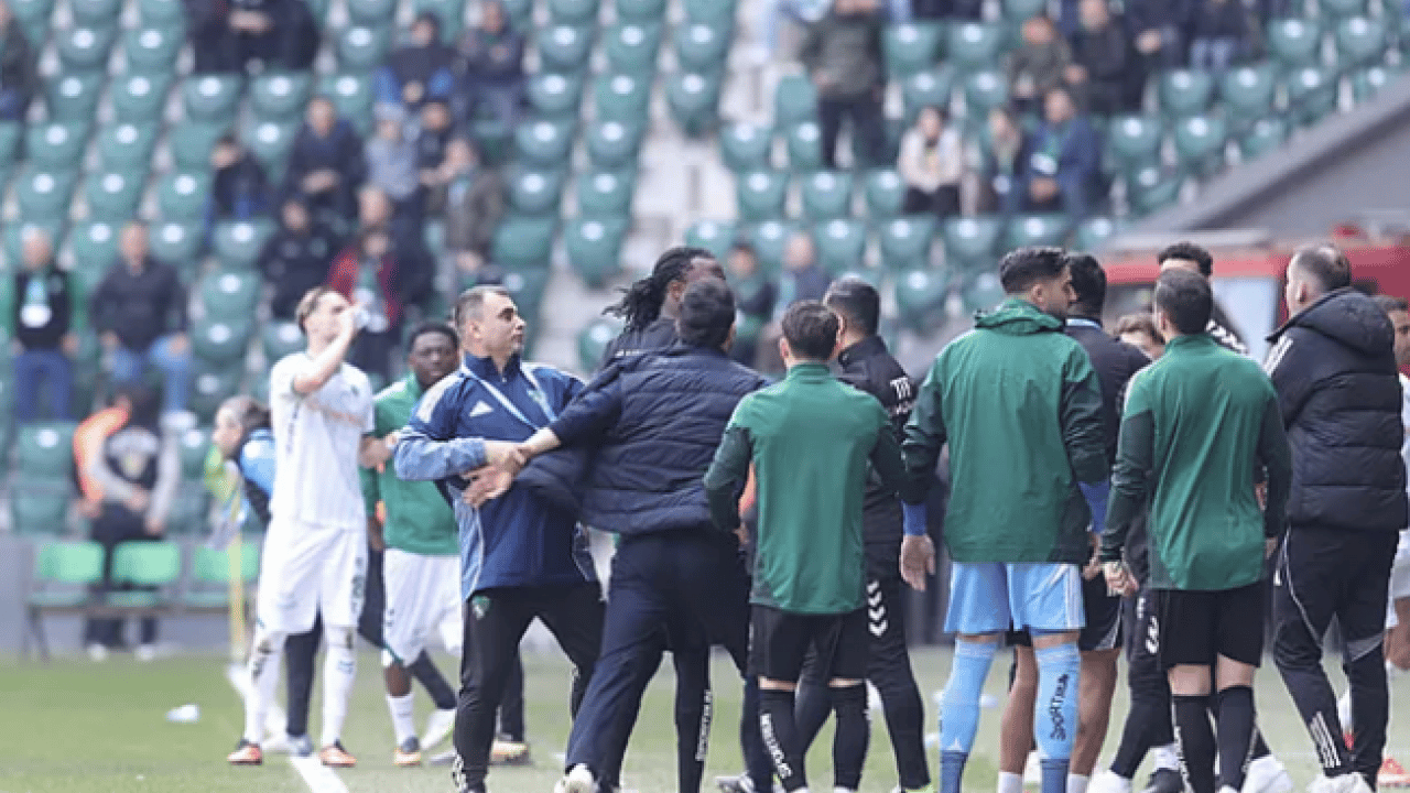Süper Lig maçınca olay hareket: Maç bitmeden çekti gitti!