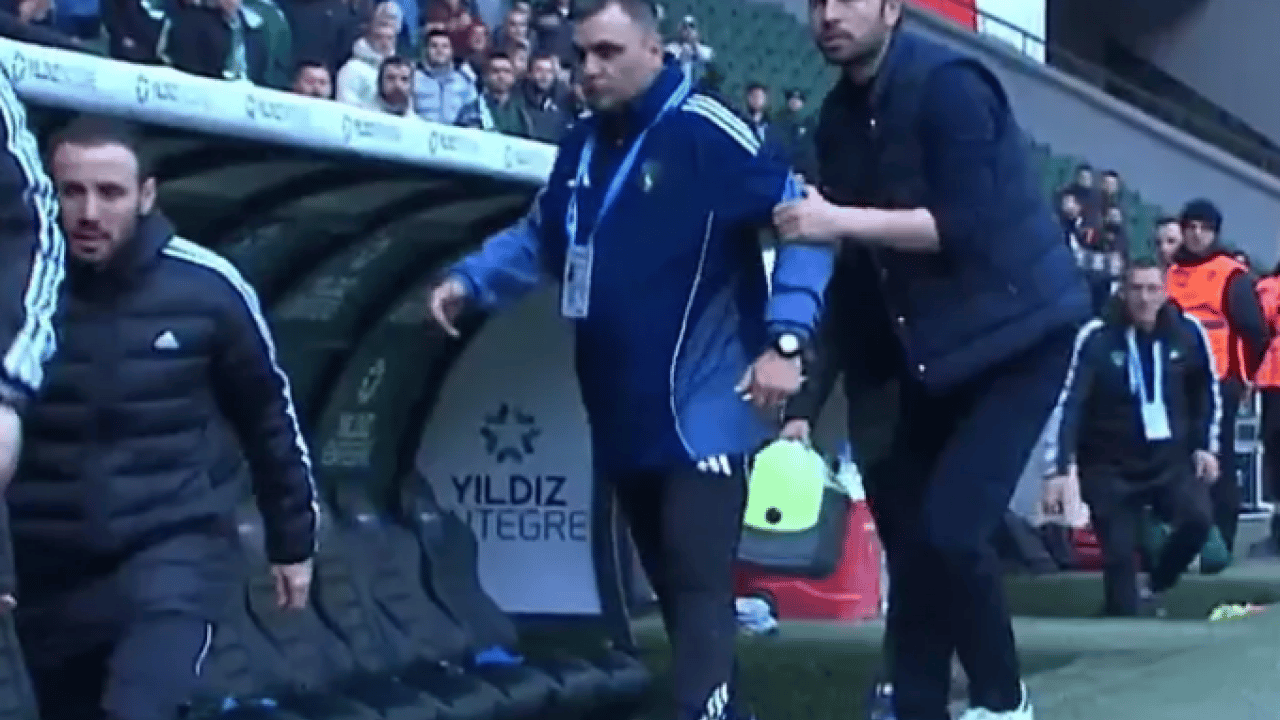 Foto - Süper Lig maçınca olay hareket: Maç bitmeden çekti gitti!