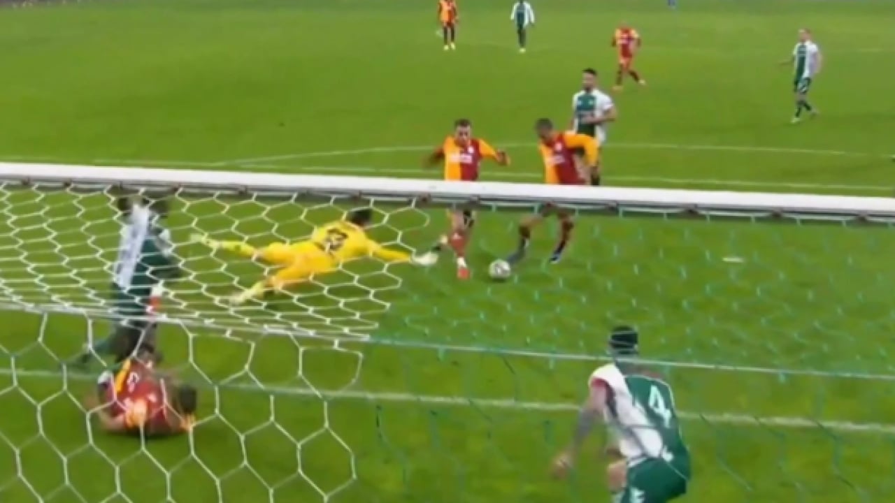 Foto - Süper Lig’de iki farklı karar tartışmaya sebep oldu! Galatasaray'ı örnek gösterdi