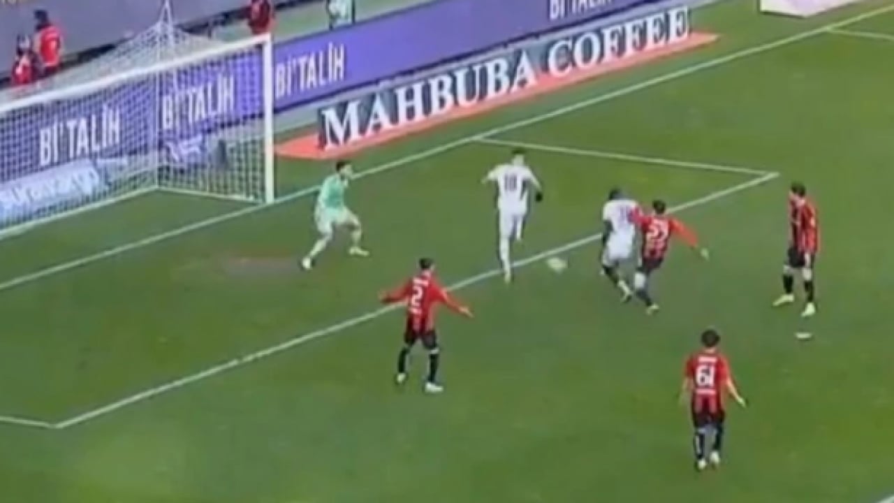 Foto - Süper Lig’de iki farklı karar tartışmaya sebep oldu! Galatasaray'ı örnek gösterdi