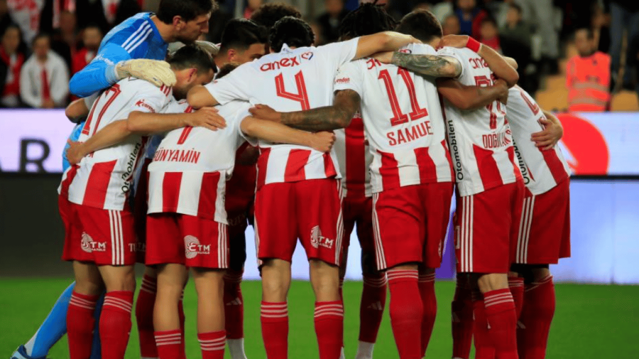 Foto - Süper Lig’de küme düşecek son takım yarın belli oluyor