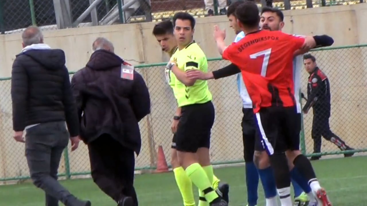 Süper Lig’de olsa bu karar çıkar mıydı? Hakemin yumruk yediği maç için tarihi karar