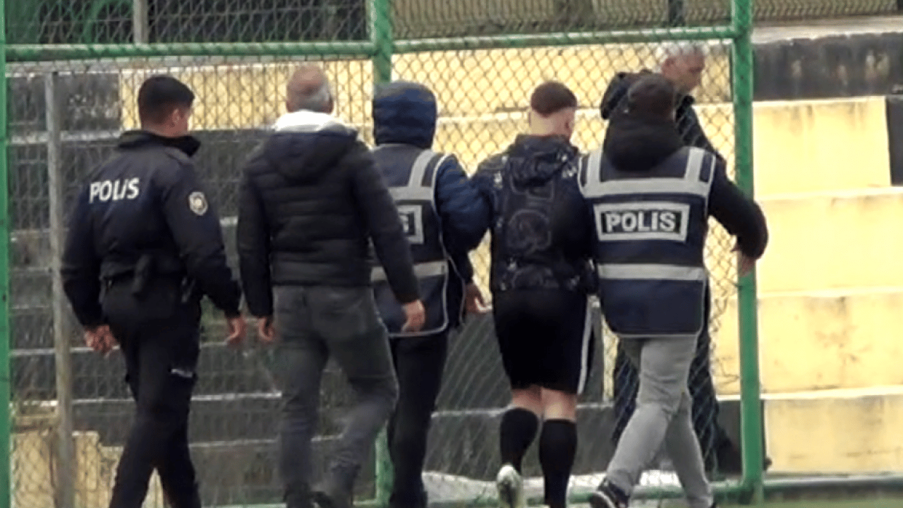 Foto - Süper Lig’de olsa bu karar çıkar mıydı? Hakemin yumruk yediği maç için tarihi karar
