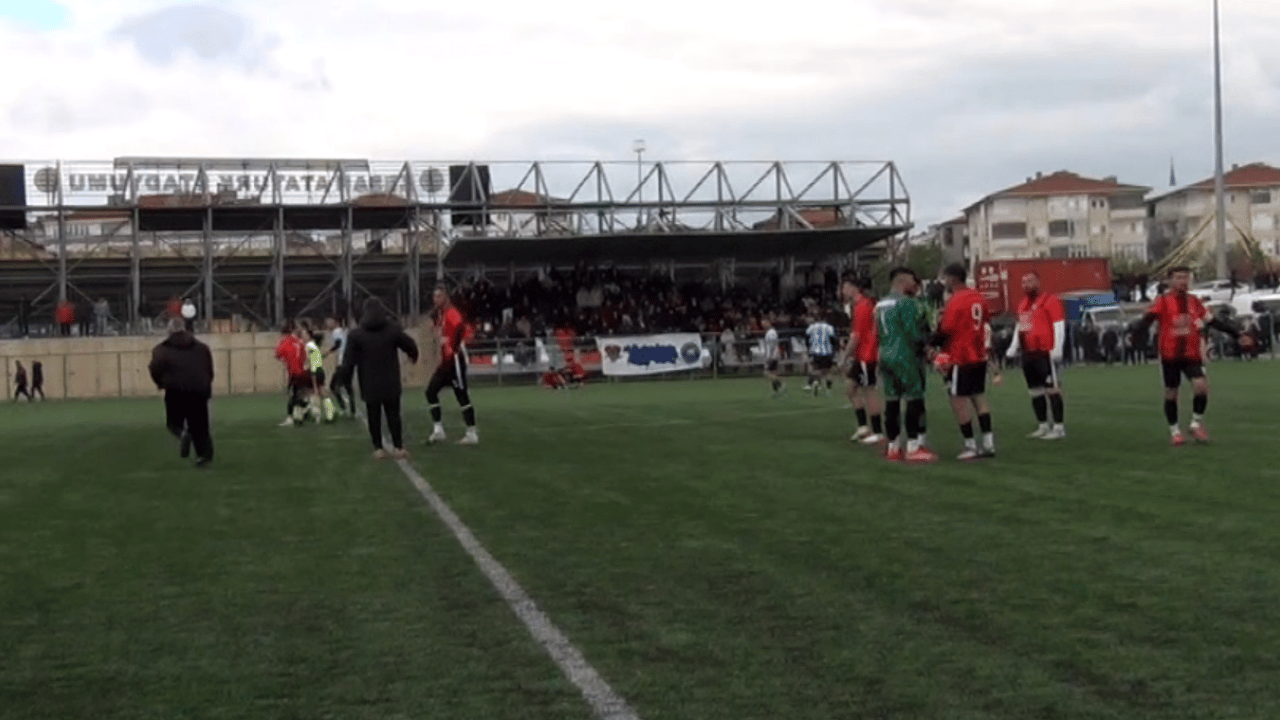 Foto - Süper Lig’de olsa bu karar çıkar mıydı? Hakemin yumruk yediği maç için tarihi karar