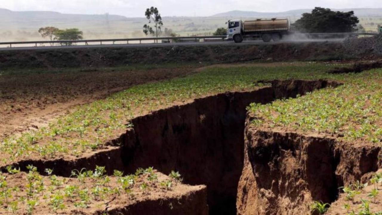 "Süper Sütun" deşifre oldu, yerin altı bir anda fermuar misali açılmaya başladı: Karpuz gibi ikiye ayrılıyor