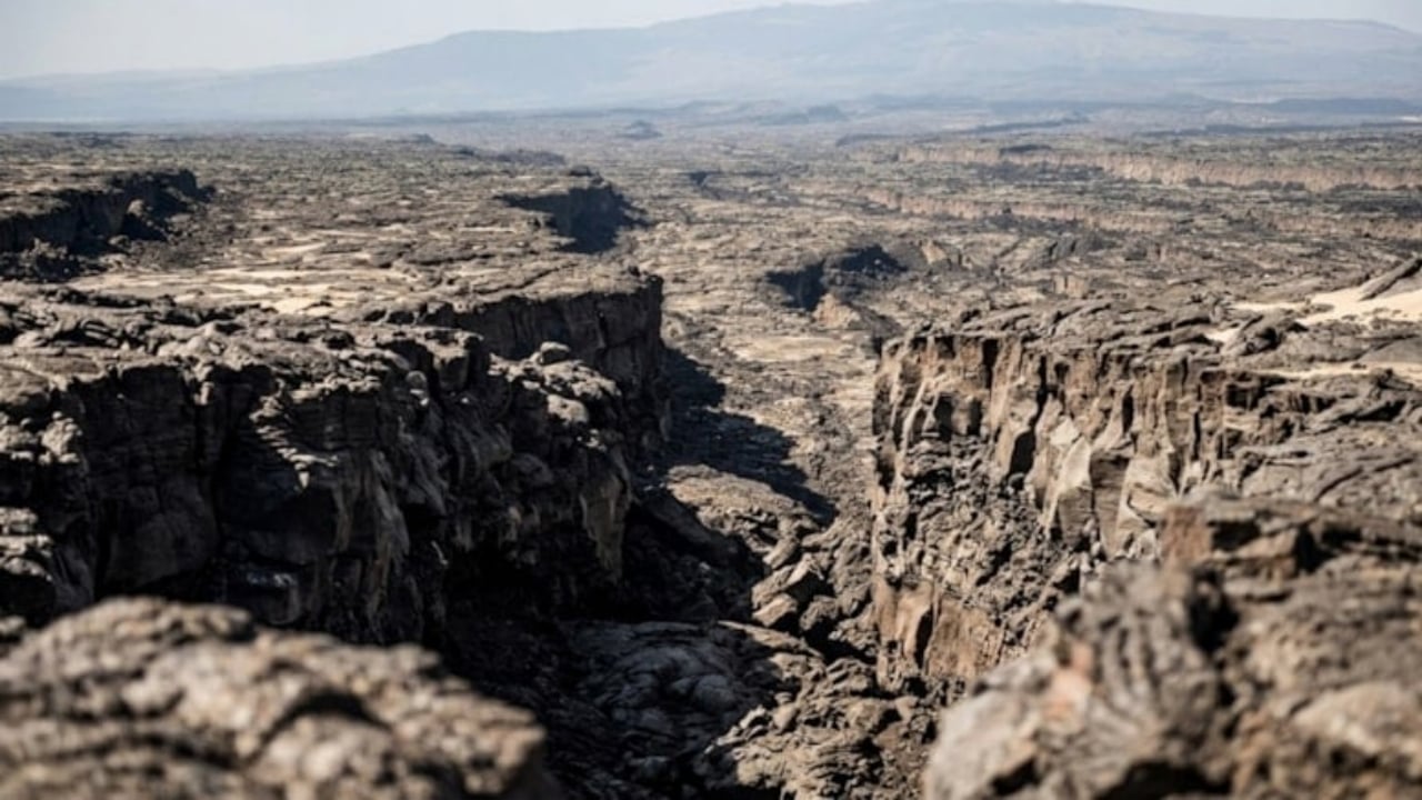 Foto - "Süper Sütun" deşifre oldu, yerin altı bir anda fermuar misali açılmaya başladı: Karpuz gibi ikiye ayrılıyor