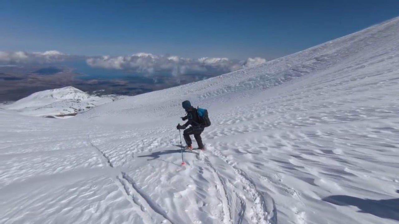 Foto - Süphan Dağı'na çıkamayınca kayarak indiler