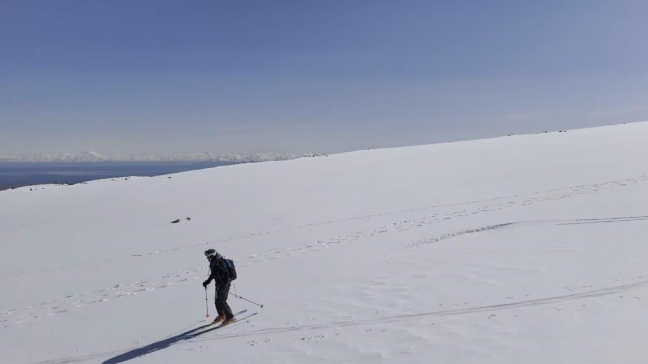 Süphan Dağı'na çıkamayınca kayarak indiler