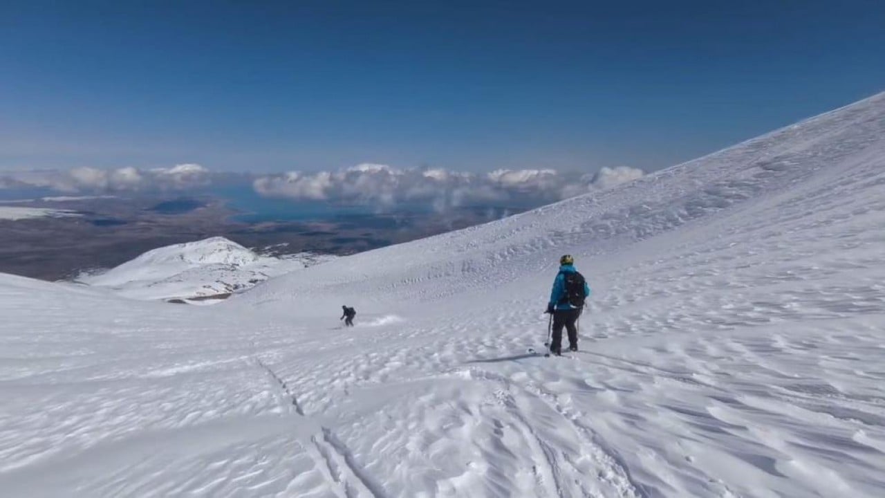 Foto - Süphan Dağı'na çıkamayınca kayarak indiler