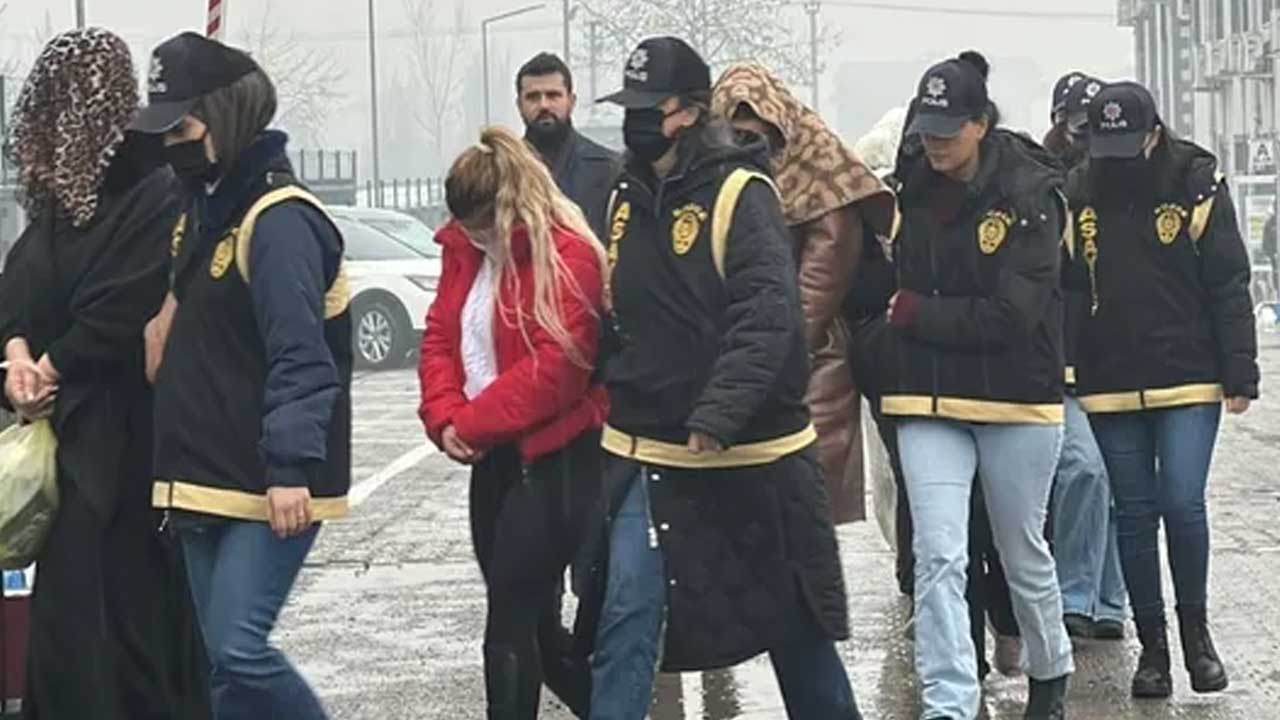 Foto - Suratlarını gizlemek için şekilden şekle girdiler! Fuhuş organizatörlerinin utanç tablosu