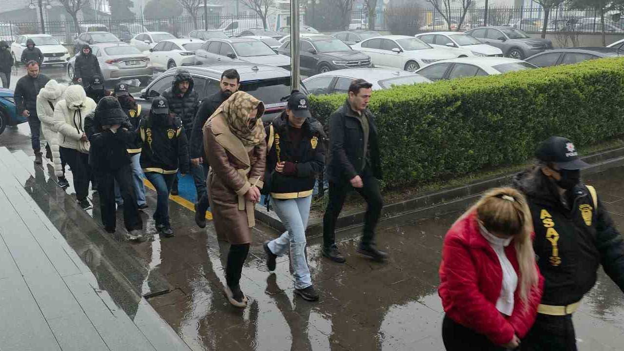 Foto - Suratlarını gizlemek için şekilden şekle girdiler! Fuhuş organizatörlerinin utanç tablosu