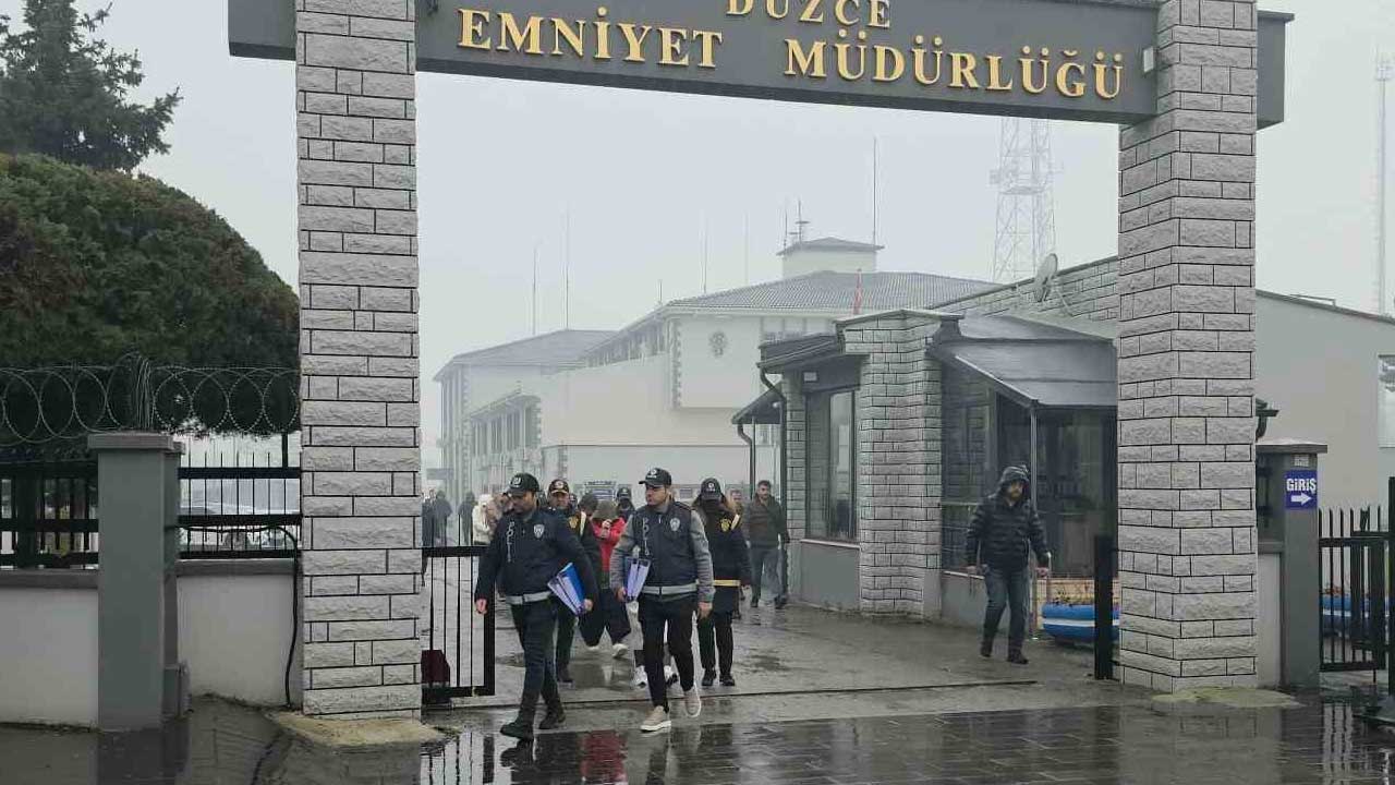 Foto - Suratlarını gizlemek için şekilden şekle girdiler! Fuhuş organizatörlerinin utanç tablosu