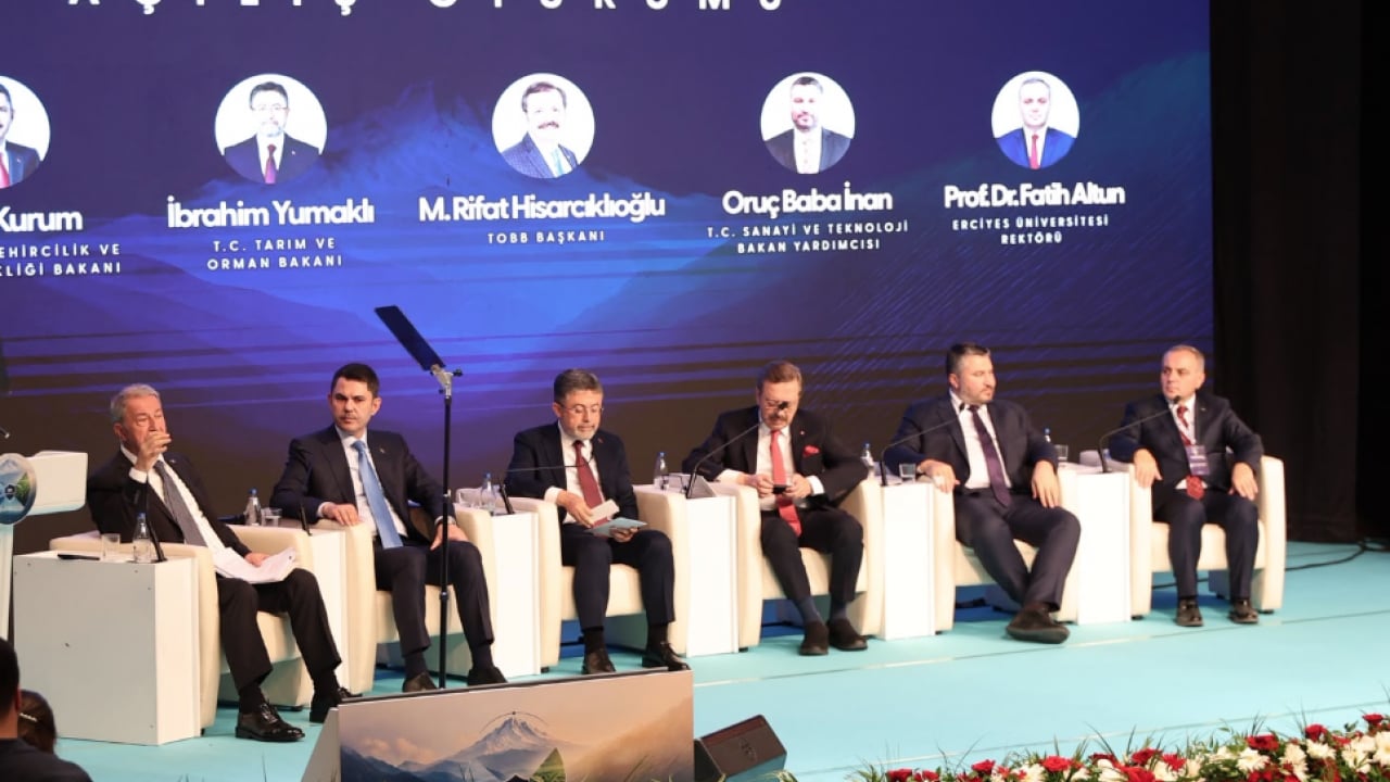 Foto - Sürdürülebilir geleceğe yönelik çözüm önerileri Erciyes Zirvesi-1'de ele alınıyor...