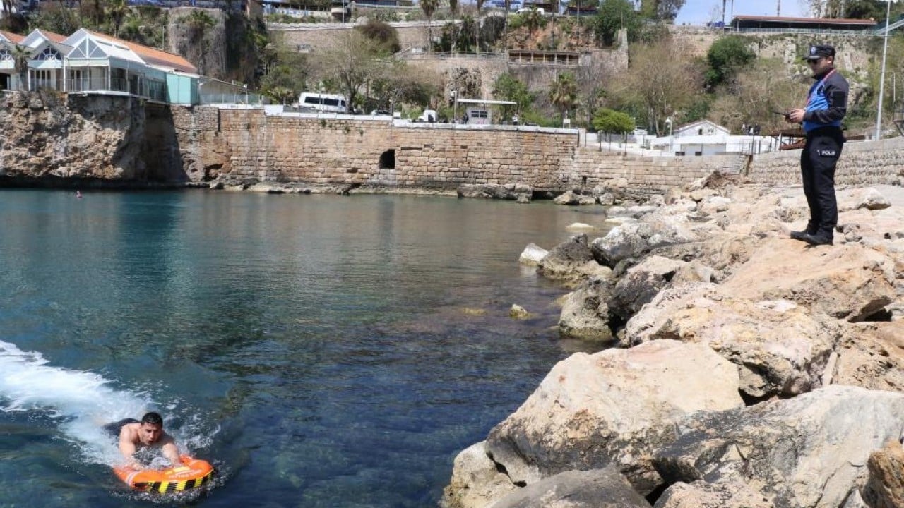 Foto - Sürekli devriye halindeler Onlar için denizin altı üstü fark etmiyor