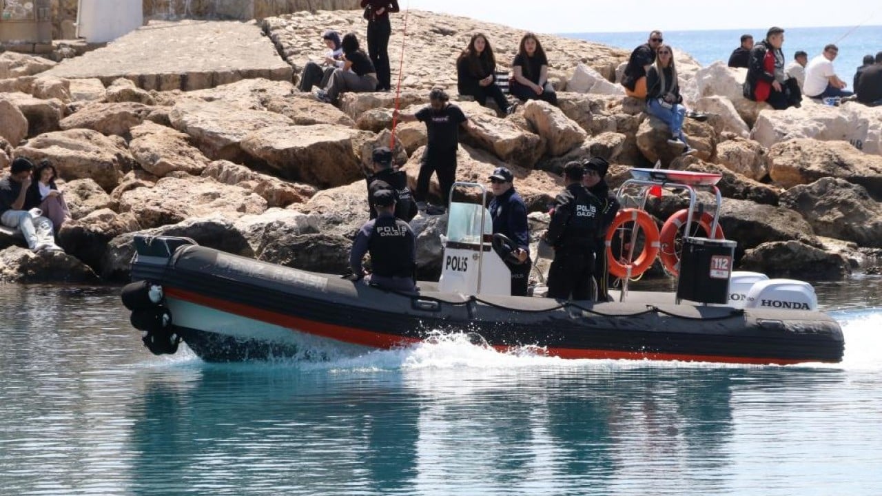 Foto - Sürekli devriye halindeler Onlar için denizin altı üstü fark etmiyor
