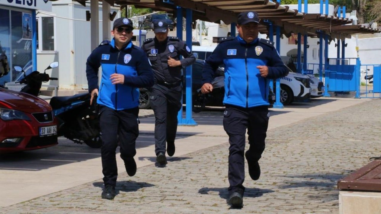 Foto - Sürekli devriye halindeler Onlar için denizin altı üstü fark etmiyor