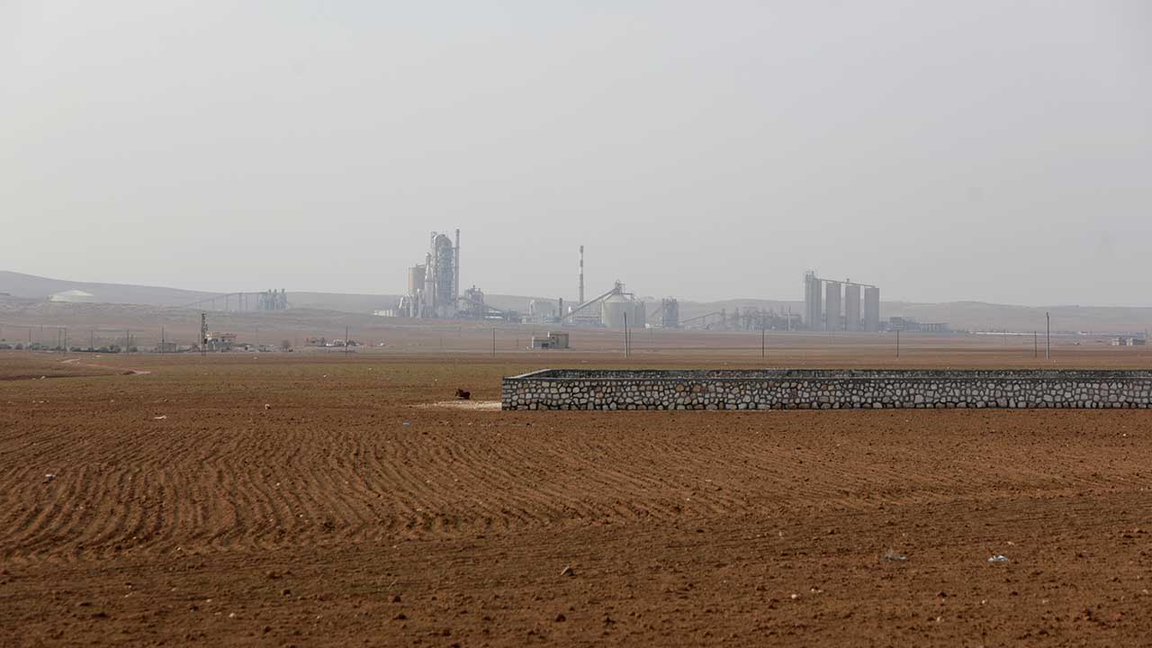 Foto - Suriye’de görüntülendi! İşte terörün hamisi Fransız şirketinin fabrikası
