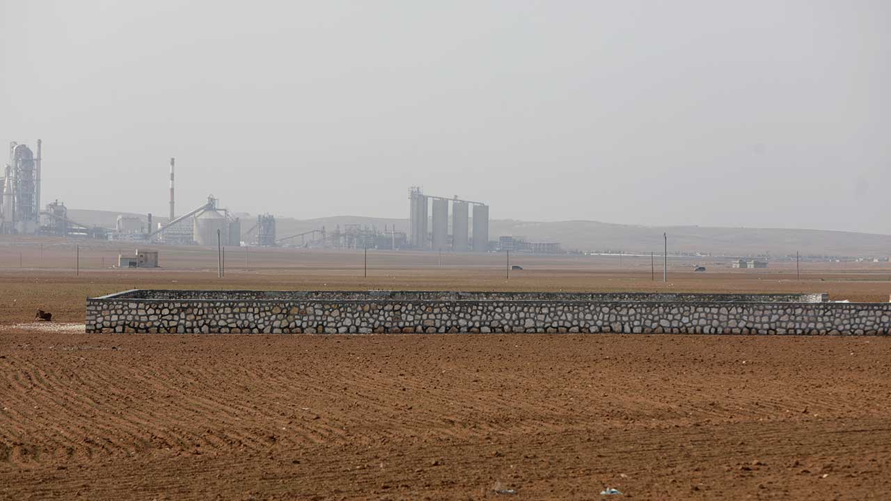 Foto - Suriye’de görüntülendi! İşte terörün hamisi Fransız şirketinin fabrikası