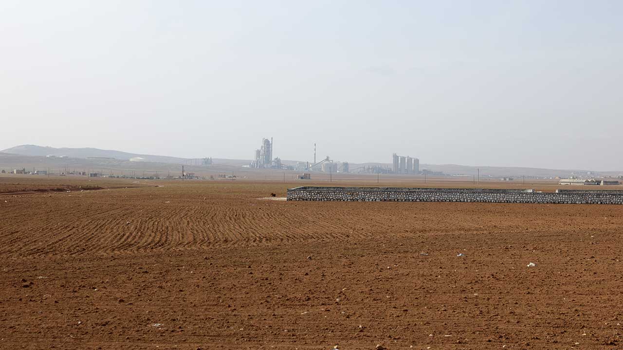 Foto - Suriye’de görüntülendi! İşte terörün hamisi Fransız şirketinin fabrikası