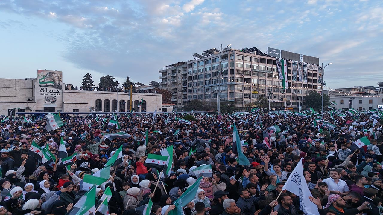 Foto - Suriye’de rejim sonrası ilk yıl! Sokaklar bayram yerine döndü!