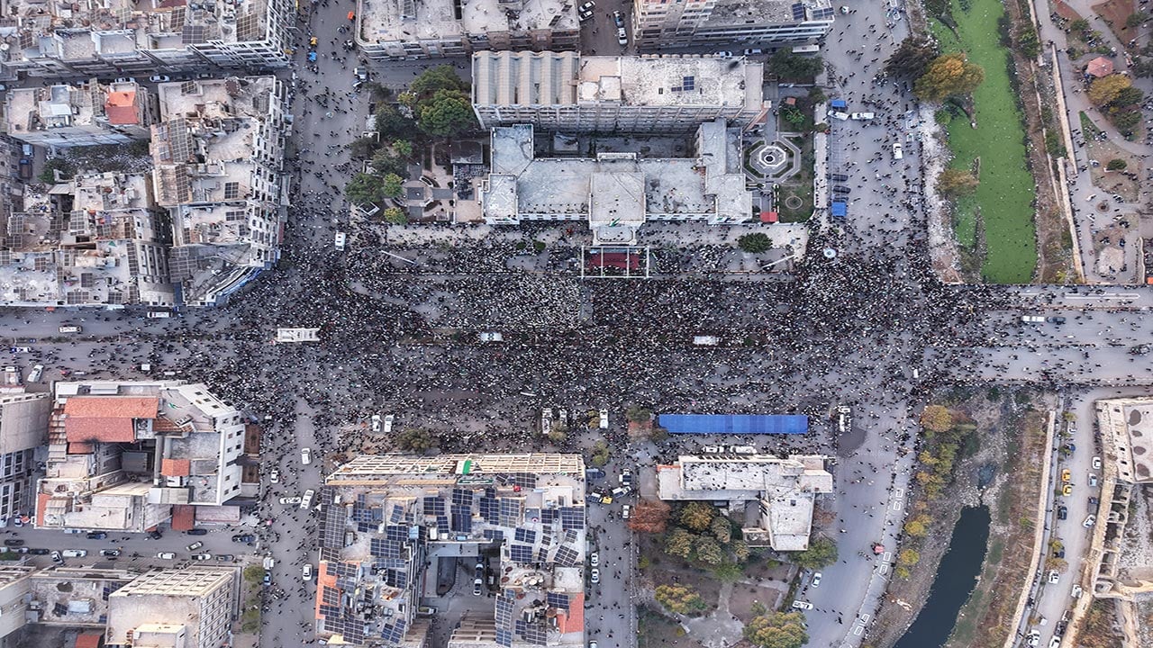 Foto - Suriye’de rejim sonrası ilk yıl! Sokaklar bayram yerine döndü!