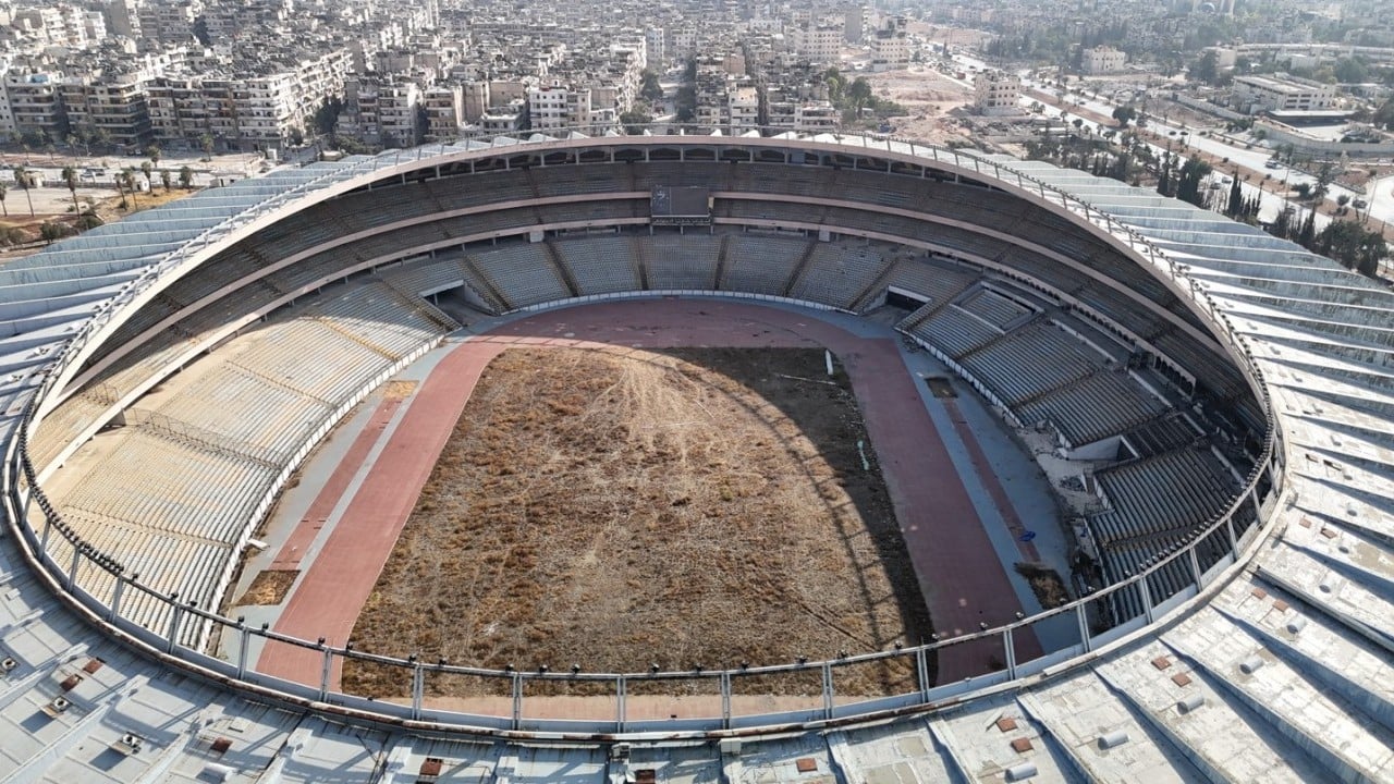 Foto - Suriye’deki değişimin en net görüntüsü! Katliam üssünden futbol merkezine