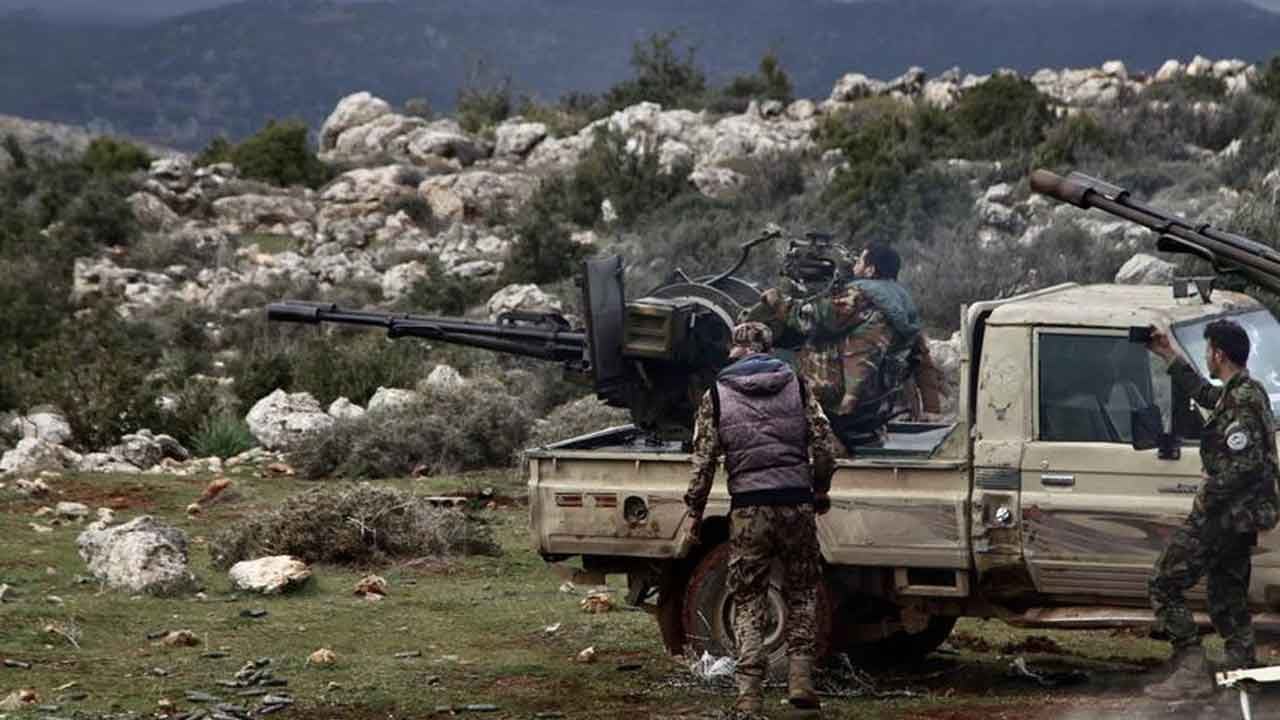 Foto - Suriye'den beklenmedik hamle! Sınıra asker yığıp roketatar, füze yerleştirdiler