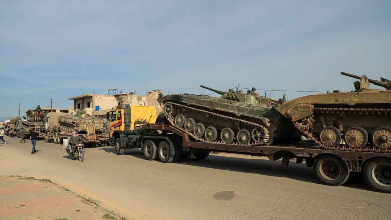 Foto - Suriye'den beklenmedik hamle! Sınıra asker yığıp roketatar, füze yerleştirdiler