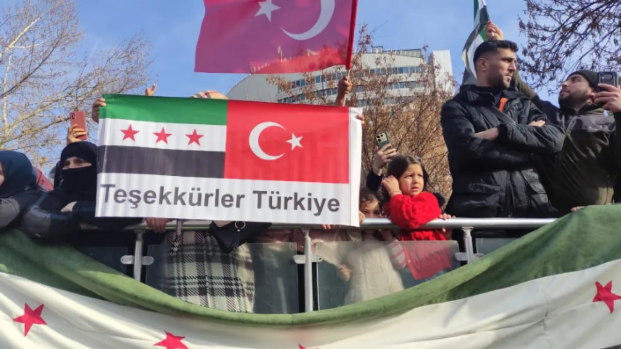 Foto - Suriyelilerin geçici koruma statüleri kalkıyor! Türkiye’den geri dönüşleri hızlandırılacak