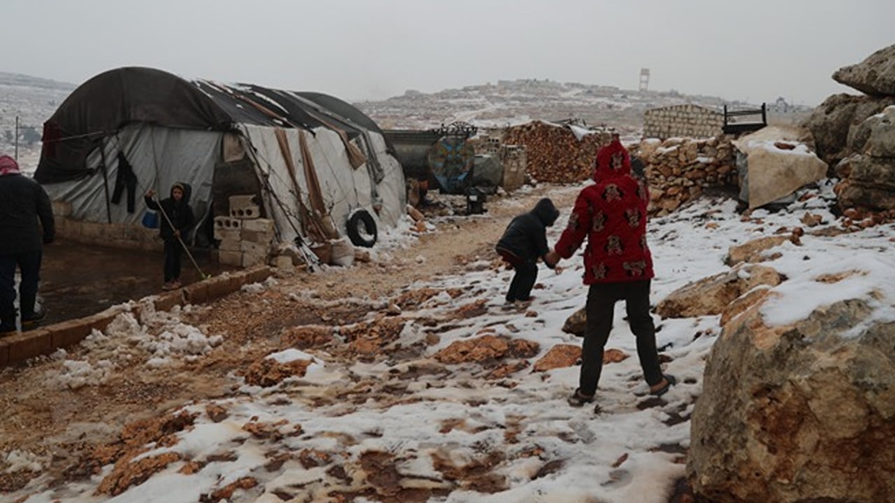 Foto - Suriye'nin göbeği İdlib ve Halep'te Suriyeliler mücadele ediyor! Bir milyona yakın insan var ama çadır sayısı 1150...