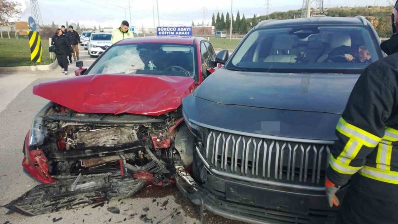 Foto - Sürücü kursu aracı TOGG ile çarpıştı, TOGG’un halini görenler gözlerine inanamadı 
