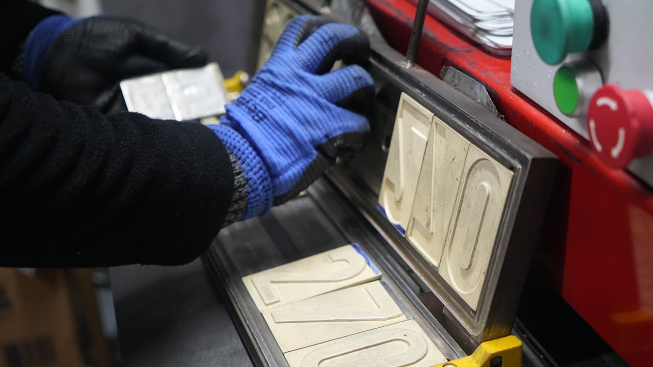 Foto - Sürücüler 1 Nisan’a kadar acele ediyor! APP plaka alarmı verildi, 1 yıllık plaka 20 günde basıldı!