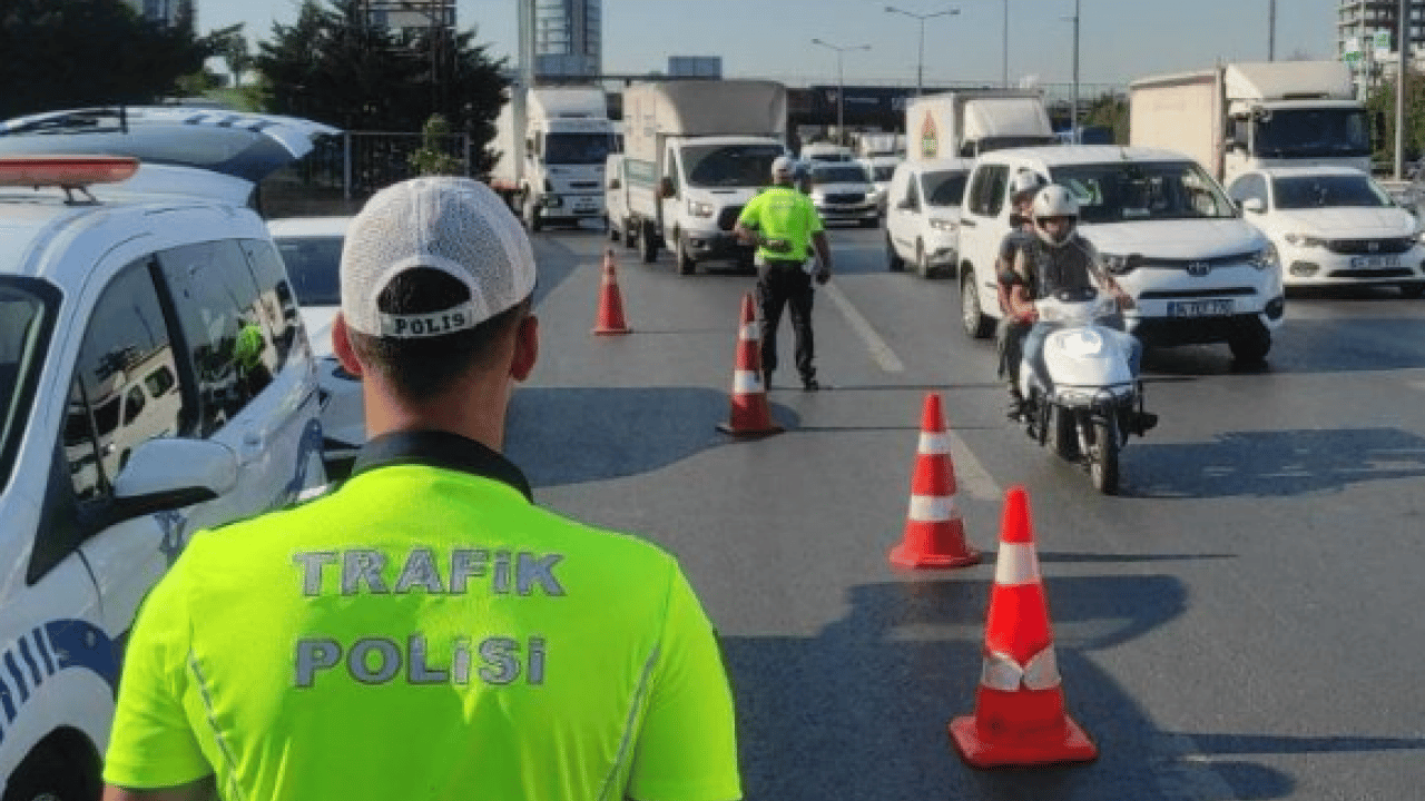 Foto - Sürücüler dikkat! İstanbul ve Ankara'da yılbaşı barikatı: İşte trafiğe kapanacak tüm yollar