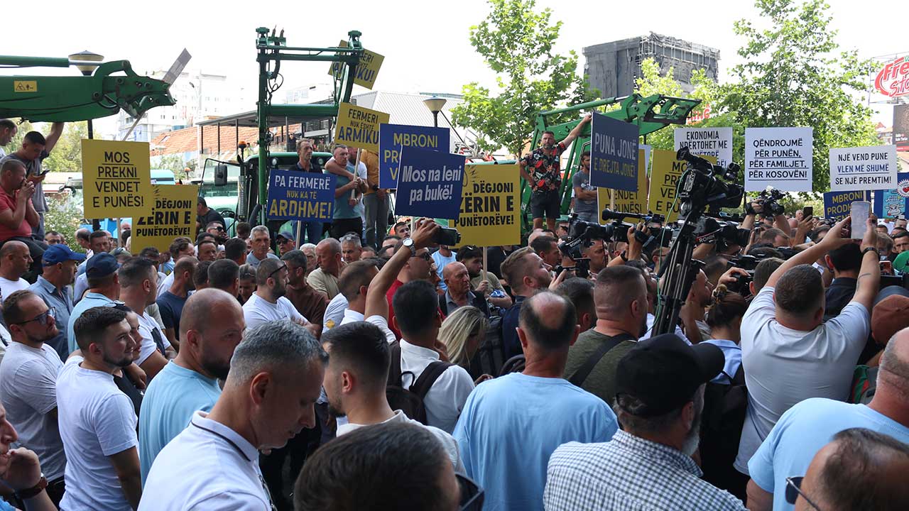 Foto - Süt üreticileri protestoda yüzlerce litre süt döktü
