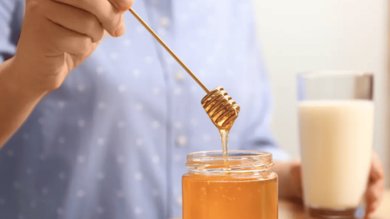 Foto - Süte bal katmak ya da balı ısıtmak doğru mu? Diyetisyeni bir dinleyin bakın ne diyor!...