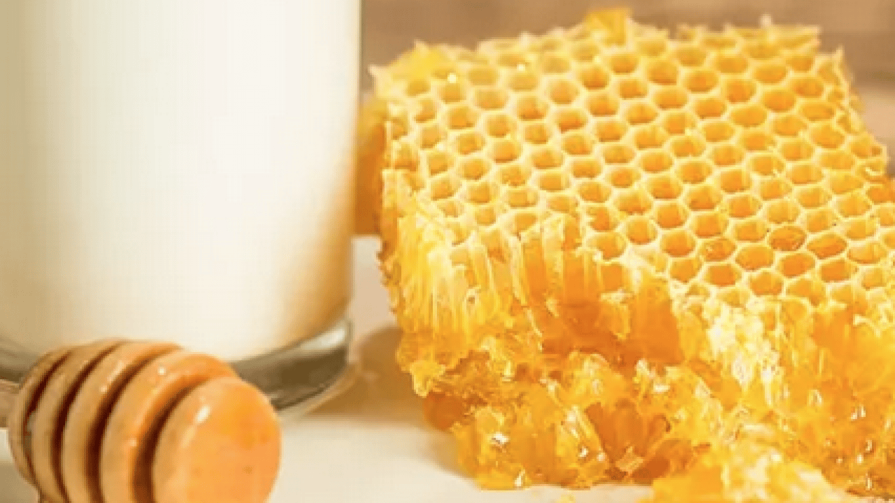 Foto - Süte bal katmak ya da balı ısıtmak doğru mu? Diyetisyeni bir dinleyin bakın ne diyor!...