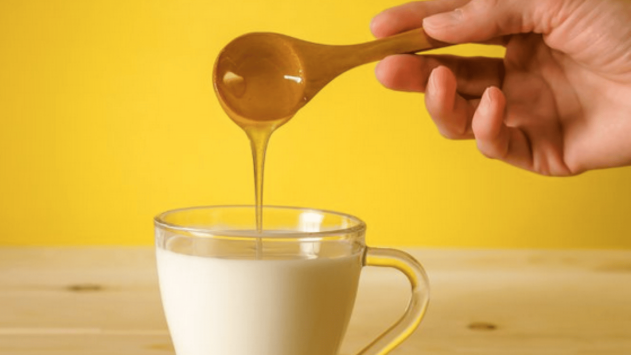 Foto - Süte bal katmak ya da balı ısıtmak doğru mu? Diyetisyeni bir dinleyin bakın ne diyor!...