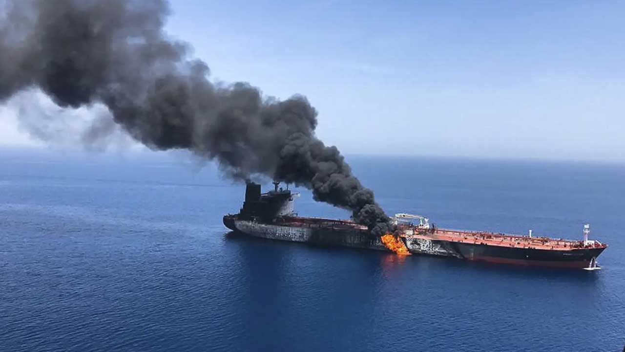 Foto - Suudi Arabistan'a ait iki gemi vuruldu
