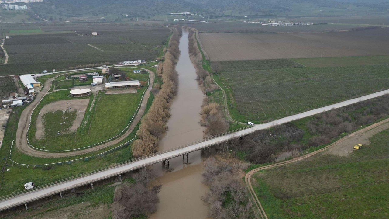 Tablo tersine döndü! Kuruma noktasına gelen Gediz’de şaşırtan değişim